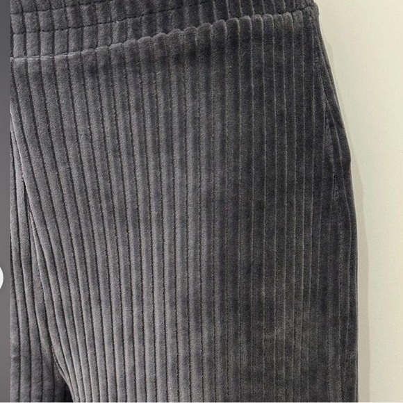 Aerie on groove velour ribbed flare pant - Picture 4 of 9